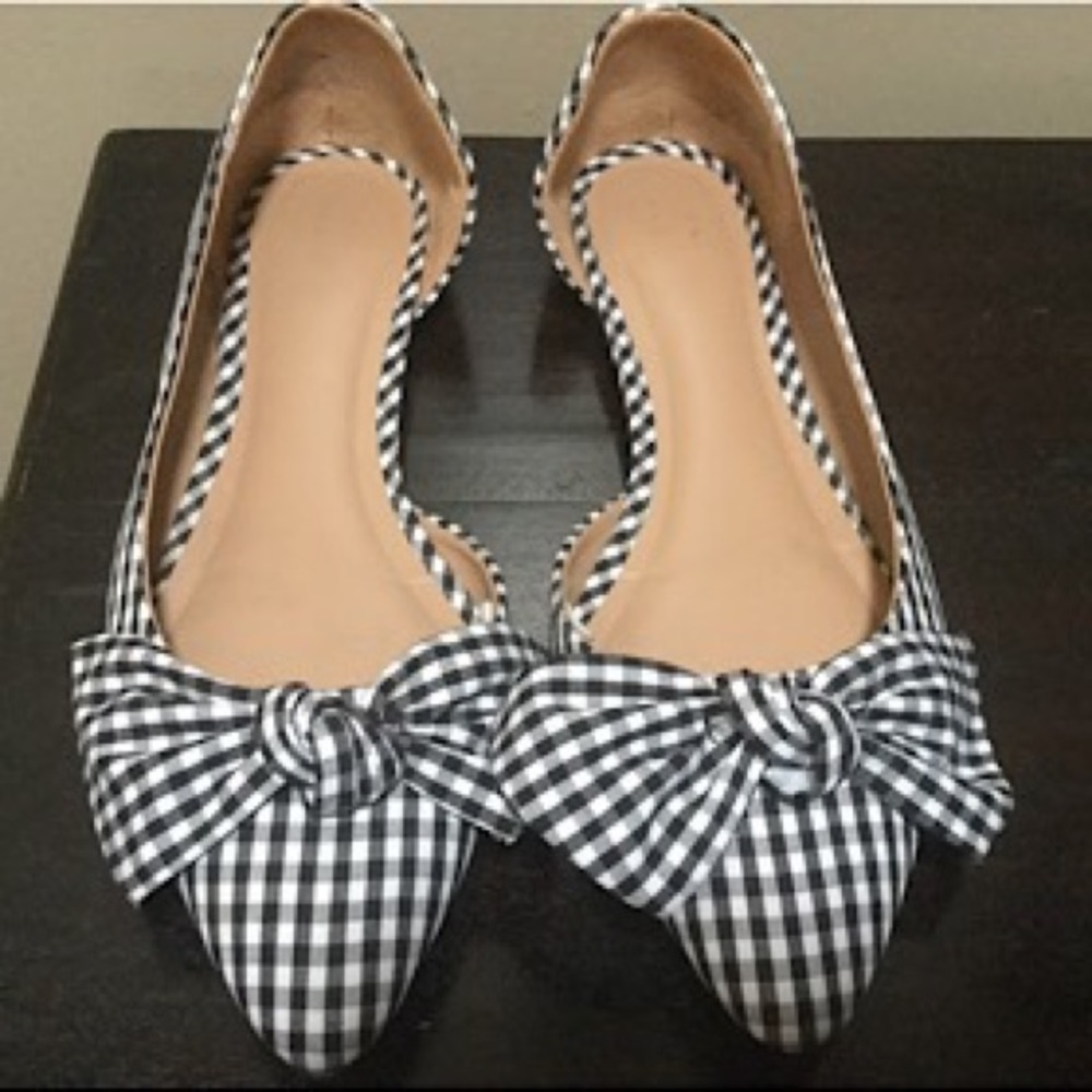 BLACK AND WHITE FLATS - Picture 2 of 3